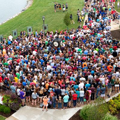 Freshman class gathered for getting started program